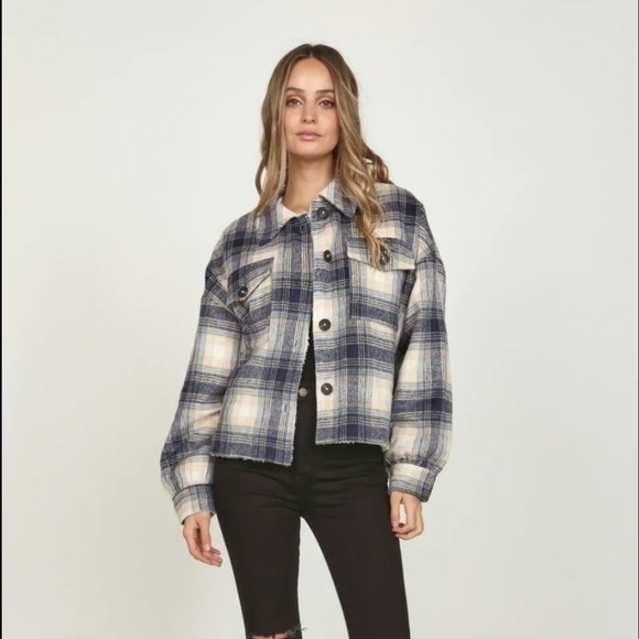 LA MIEL NAVY BLUE & CREAM PLAID CROPPED SHACKET, SZ SMALL - Picture 1 of 13